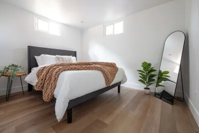 Cute Basement Apt: 10Min Walk to Shakespeare Fest or Explore Nat'l Parks