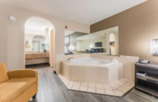 Super 8 by Wyndham Lake Charles Northeast