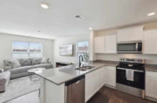 Raceday Getaway, 3BR/2.5BA home right across from Bristol Motor Speedway!