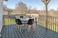 Rainbow Ranch: Family Friendly 4 Bedroom in Lovely Williamstown, 5 min to ARK! - 4-Star