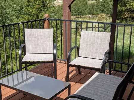 Convenient Locale in the Heart of Divide w/ Magnificent Views, multi decks, BBQ Отели в г. Дивайд