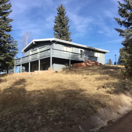 Ute Cabin-Spacious Home in the Outskirts of Woodland Park. No Cancellation Fees!