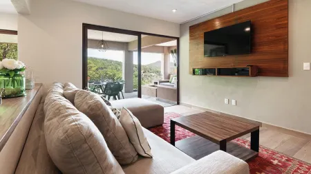 Hermosa Villa Vista Al Lago Отели рядом с достопримечательностью «El Ángel»