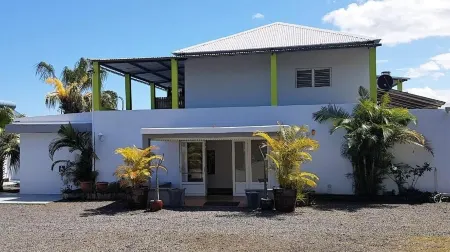 Hôtel le Soleil Couchant Отели в г. Манапани-Ле-Бэн