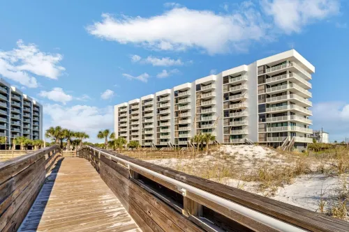 Mainsail 131 - Beachfront 2Br with Free Seasonal Beach Service