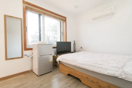 On the Stone Guesthouse 1 - Hostel