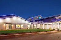 Clarion Pointe Hotel a