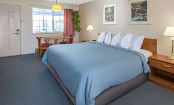 Redwood Inn