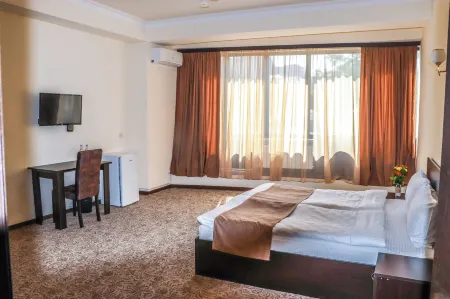 Yerevan Centre Hotel Отели рядом с достопримечательностью «Дом-музей Арама Хачатуряна»
