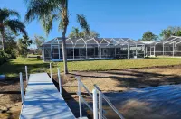 Lake House on the LEGOLAND Chain-of-Lakes with Private Pool, Beach and Boat Dock