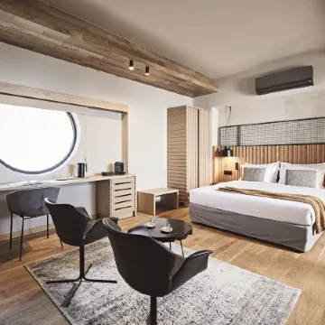 Cama Luxury Suites