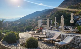 Apartment - Sleeps 10 - Parking - Garden - Pool