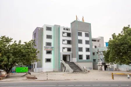 Parkkavan Towers Отели рядом с достопримечательностью «Dsit,collage,samayapuram,trichy»