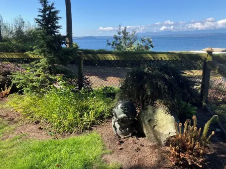 Cozy 2-bedroom cabin in charming Mutiny Bay