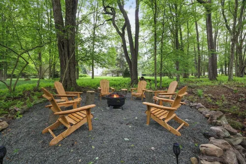 Winter Adventures Pocono Escape w/Fire Pit & Arcade Games - Sleeps 8 Guest - 4-Star