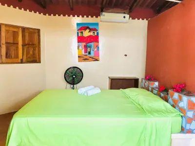 Gran piscina para 3 personas Cabaña frente a la playa Ventilador Desayuno Hoteles cerca de Playa Las Penitas