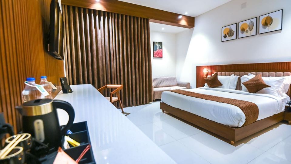 Kings Kraft Tremezzo Inn, Somnath