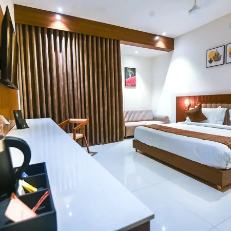 Kings Kraft Tremezzo Inn, Somnath