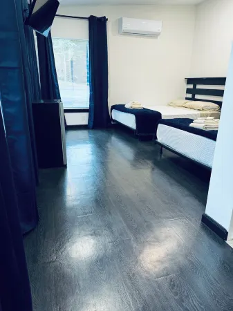 Golden Pond Cabins Отели в г. Пуласки