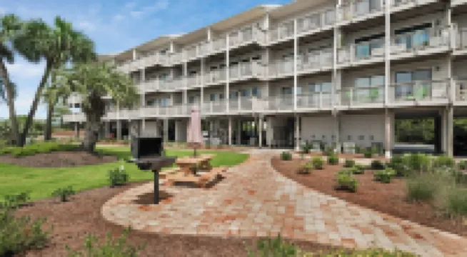 2 Minutes to the Beach & Dog Friendly - Sleeps 4