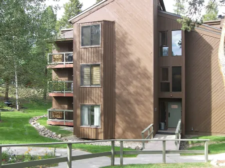 Wild Irishman 2 Bed 2 Bath Sleeps 9 Wibh