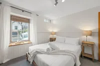 Stylish 3 Bedroom Townhouse - Hobart CBD - Bungalows