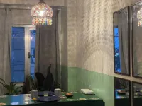 Poolside Apartment - Sleeps 4 AC & Hot Shower