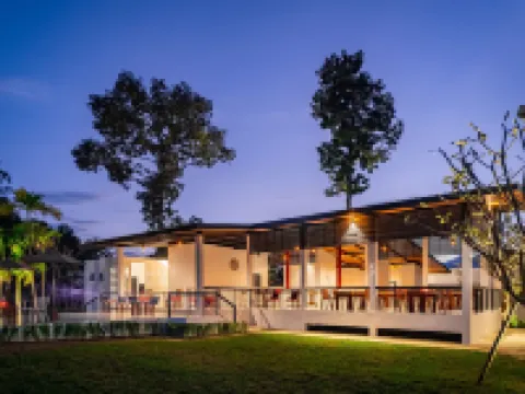 เดอะริเวียร่า จำปาสัก โรงแรมในเมือง จำปาสัก