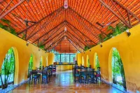 Greetoe Celebration Van Vilas Hotels in Guruwahi