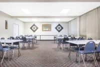 Super 8 by Wyndham Williamsburg Hotel di Whitley County