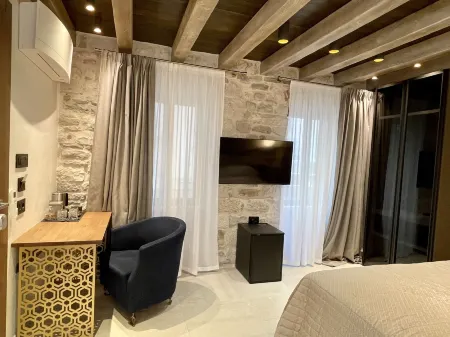 Luxury Rooms MA de Dominis Отели рядом с достопримечательностью «Храм Юпитера»