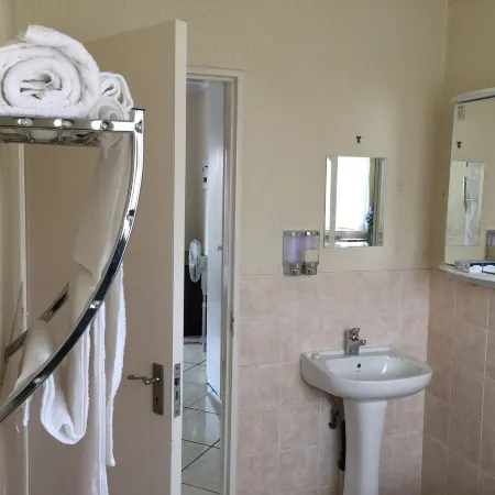 Tntee Apartments