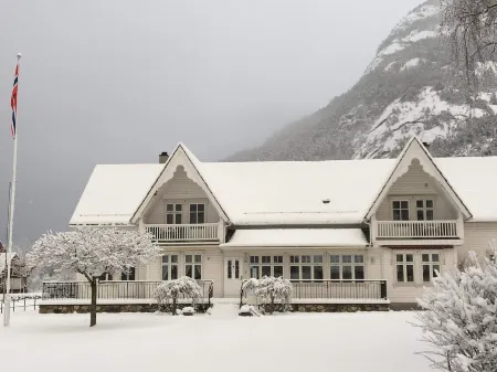 Vik Pensjonat Отели в г. Ульвик