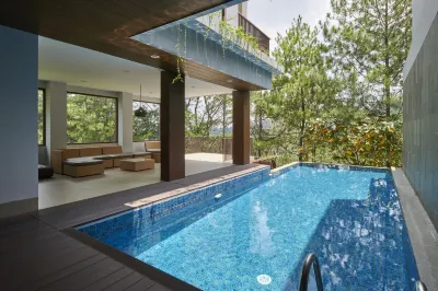 Anindya Hill View Villa 7 Bedrooms with a Private Swimming Pool Hotell i Mekarsaluyu