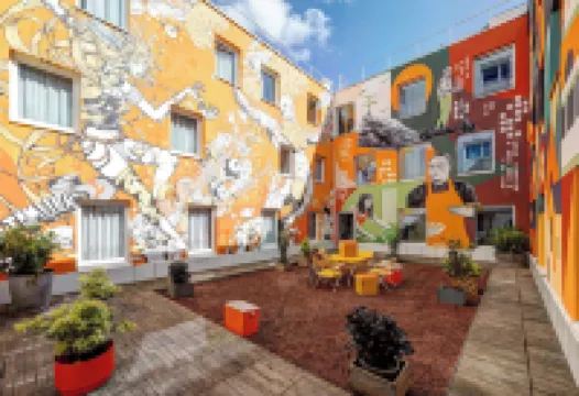 B&B Home Paris Mairie de Saint-Ouen Hotels near Alstom ITC