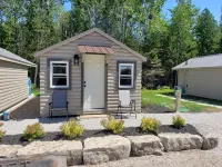 Adventure the Bruce Inn - Recently Renovated with Outdoor Hot Tub Hotels in Bruce County