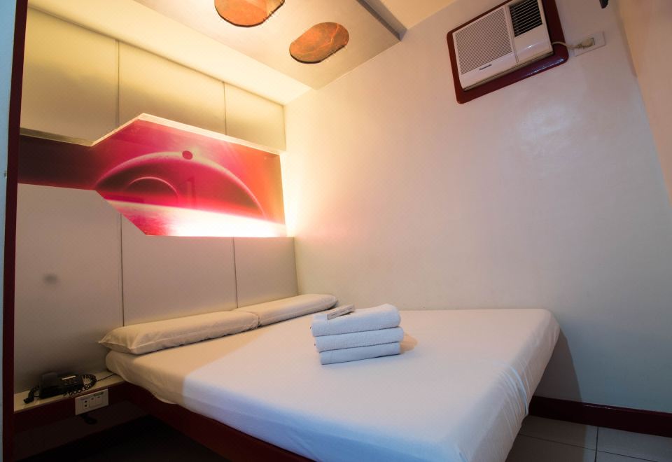 아스트로텔 칼람바의 깔끔한 객실 내부 사진