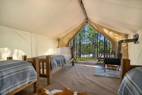 Under Canvas Glacier - Homestays