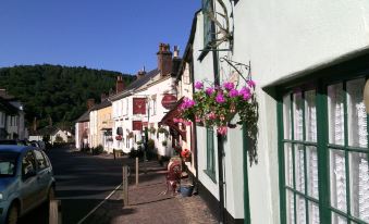 House - Sleeps 6 & Paid Off Site Parking Available