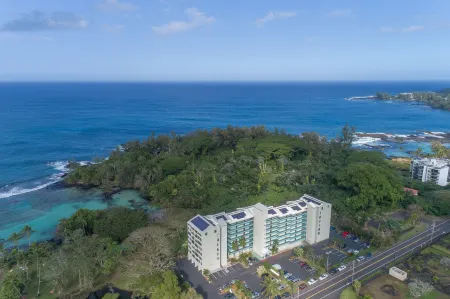 Maluhia Kahakai 2 Bedroom Condo by RedAwning