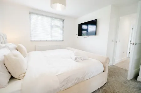 Castle View Chalet by Clonlum Cottages