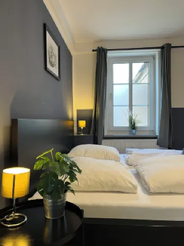 Blue Doors Hostel Ktv