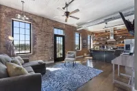 Downtown Loft Amazing Bath Tub & Shower #9