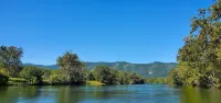 Mountain Views, River Frontage & HotTub + Country!