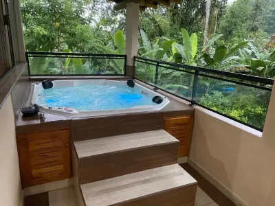 CASA DE VIDRO Hotels near Cepilho beach