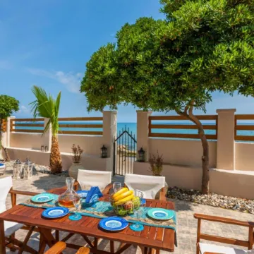 Villa Elizabeth - Seafront Classic Villa!