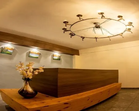 The Himalayan Voyage Отели рядом с достопримечательностью «Golu Devta temple»