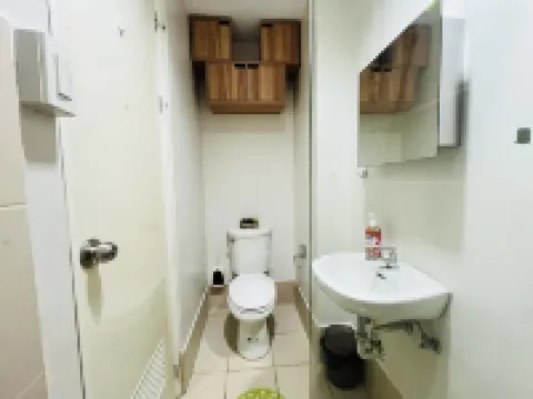 Bright Studio Sleeps 3 with Parking and City View