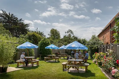 The Ship Inn Hotels near Poplars Caravan & Chalet Park