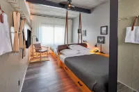 Moxy Chattanooga Downtown Hotels in Chattanooga